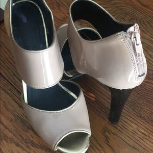 Worn therefore have slight wear and tear